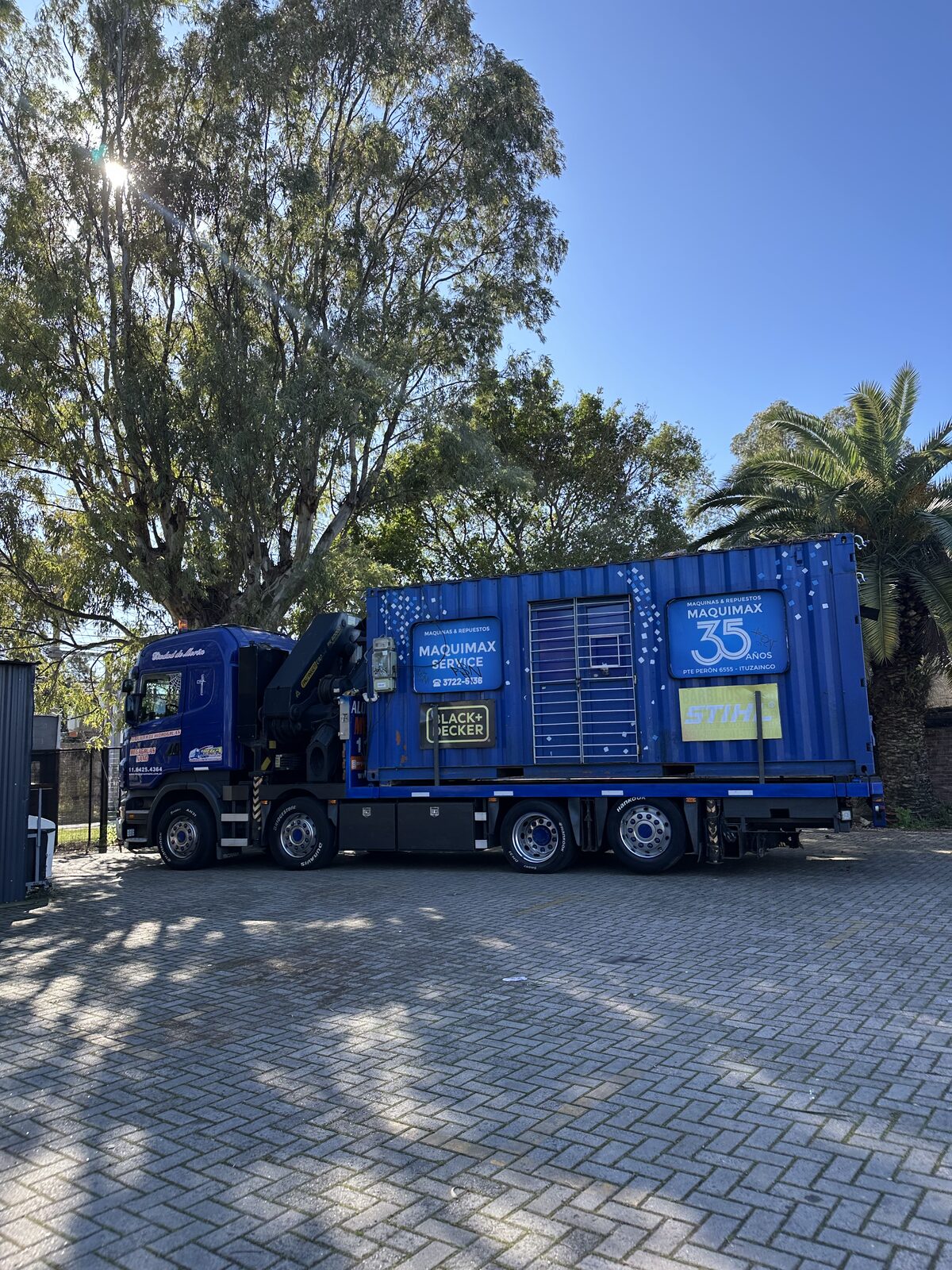 Camión Scania de Megagruas NaNo en base de operaciones
